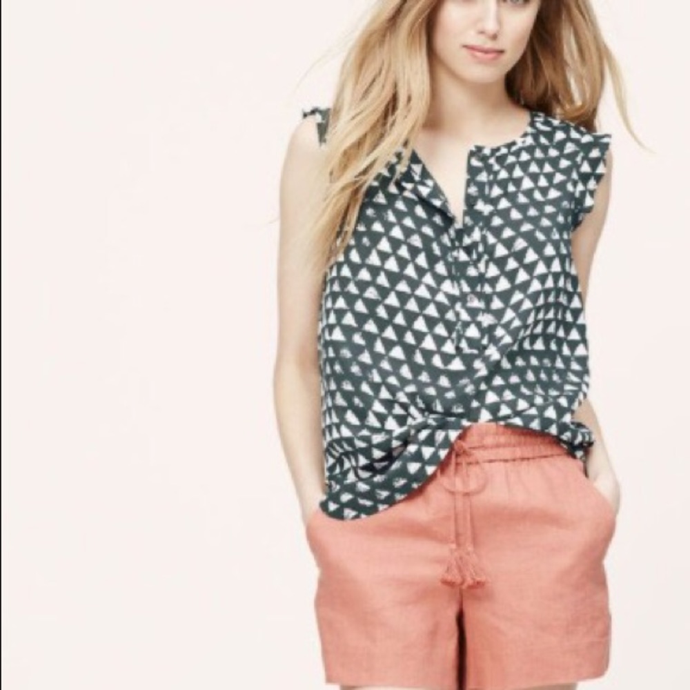 Gray geometric pattern shell w/4 buttons